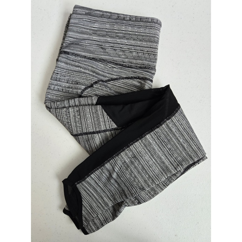 Athleta Women's Large Black White Striped Mesh Panel Capri Exercise Leggings